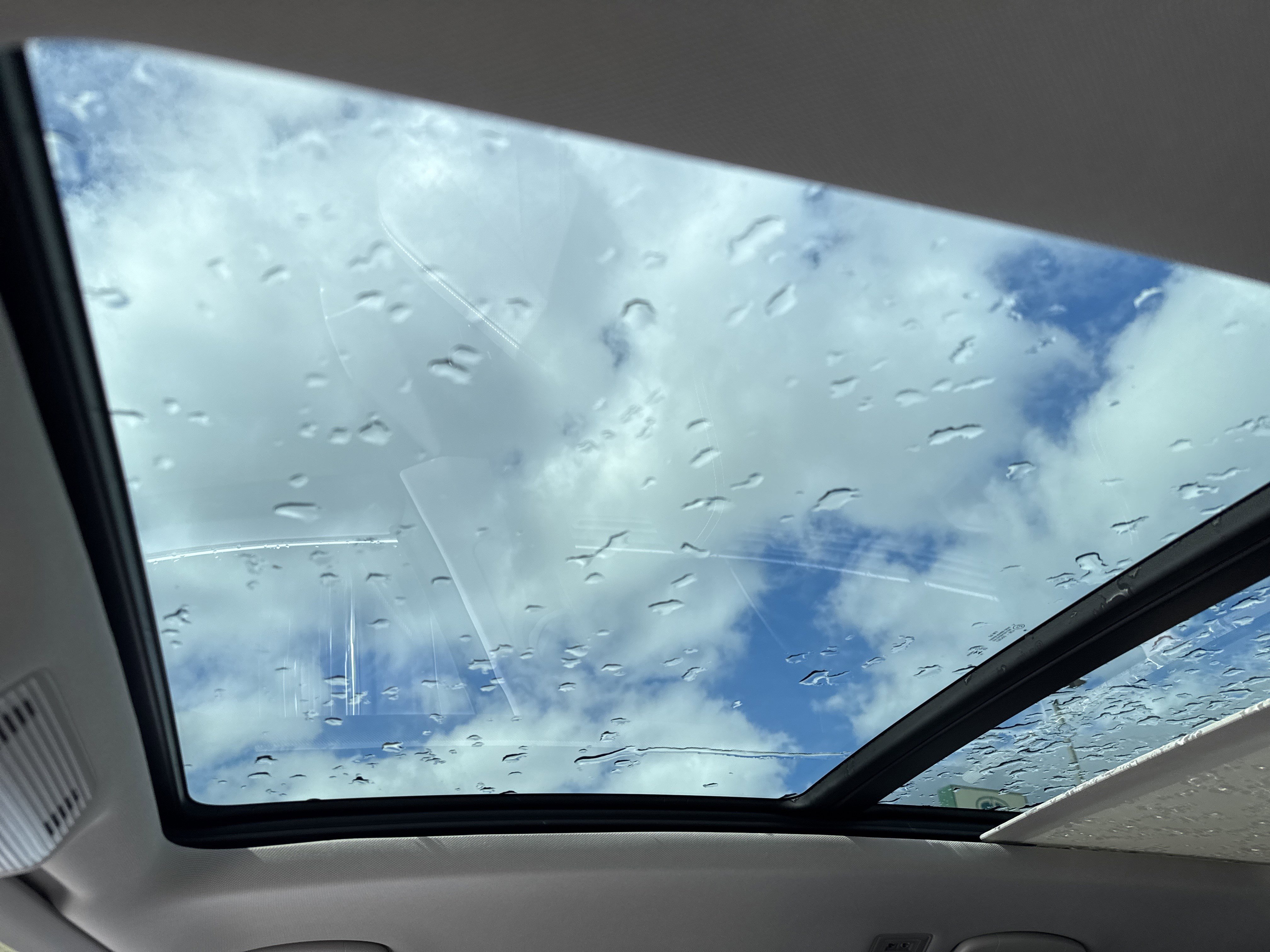 New 2026 Volkswagen Atlas SE image 10