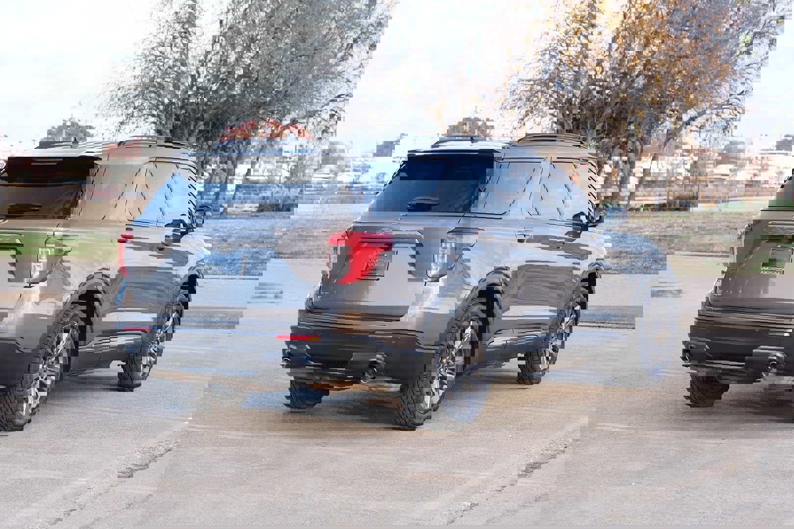 Used 2021 Ford Explorer XLT w/ Equipment Group 202A image 12