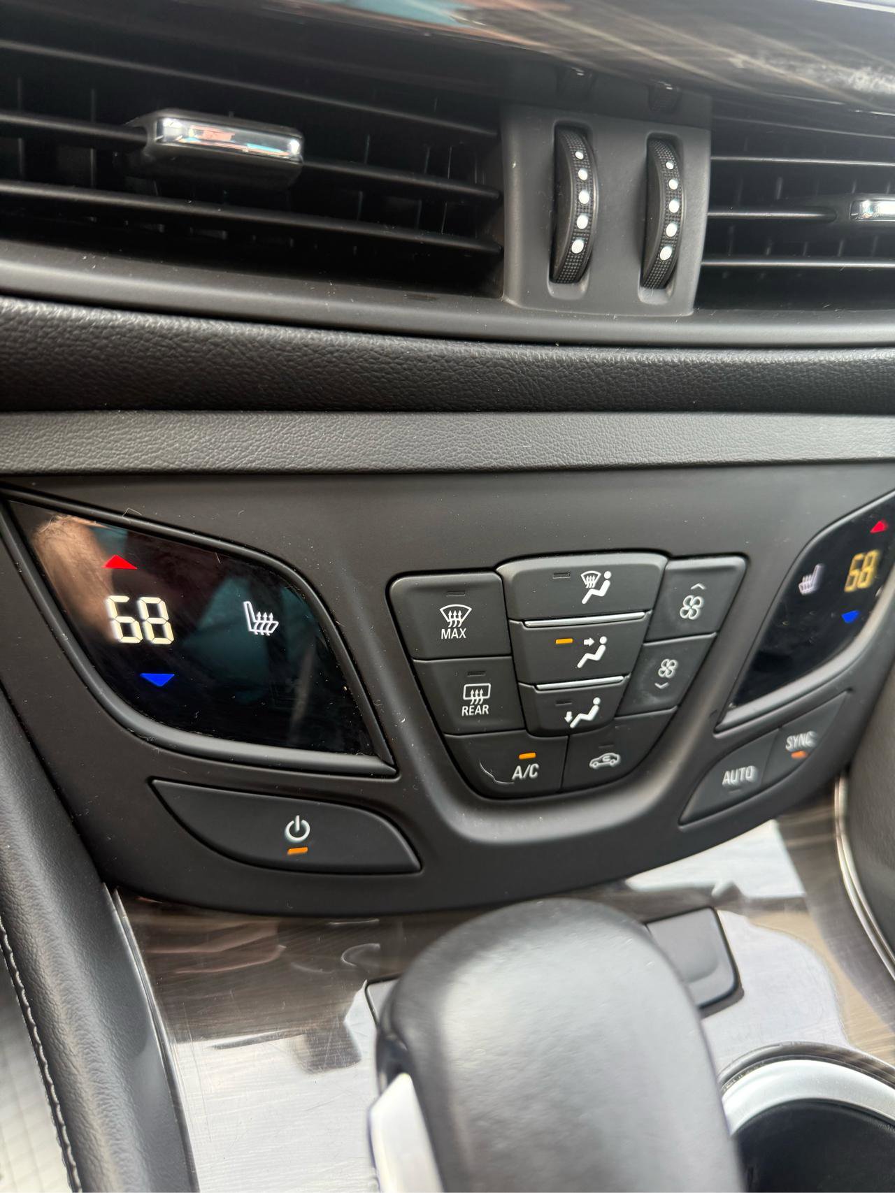 Used 2019 Buick Envision Essence AWD/4WD image 15
