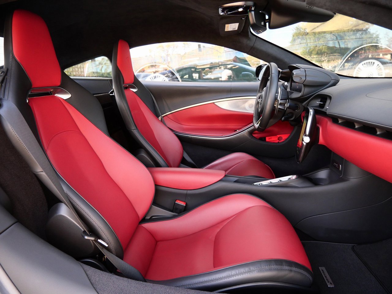 Used 2024 McLaren Artura image 11