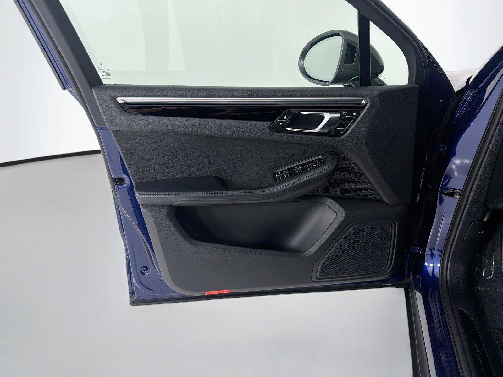 Certified 2024 Porsche Macan Turbo AWD/4WD image 6