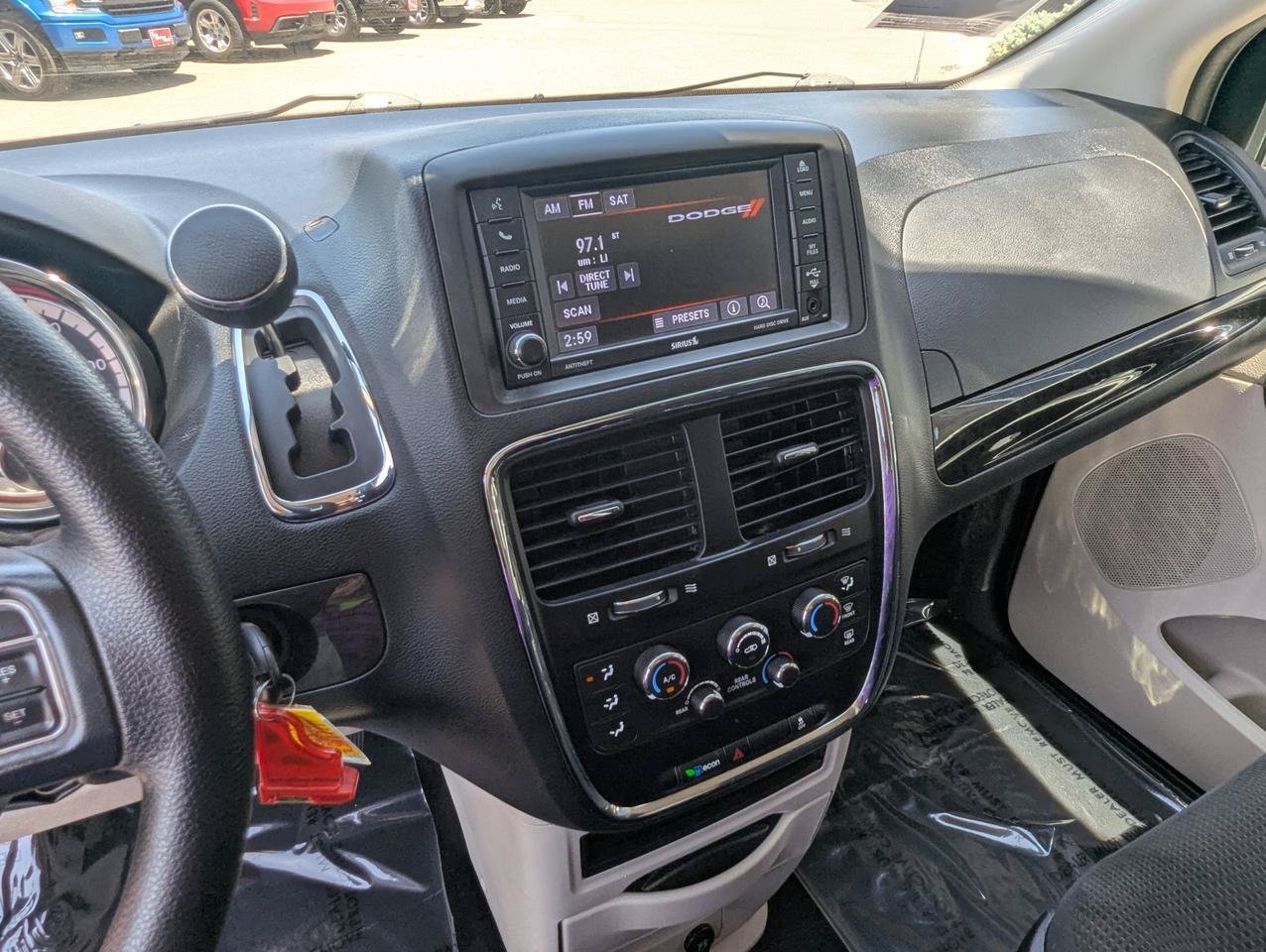 Used 2018 Dodge Grand Caravan SE w/ UConnect Hands-Free Group FWD image 17