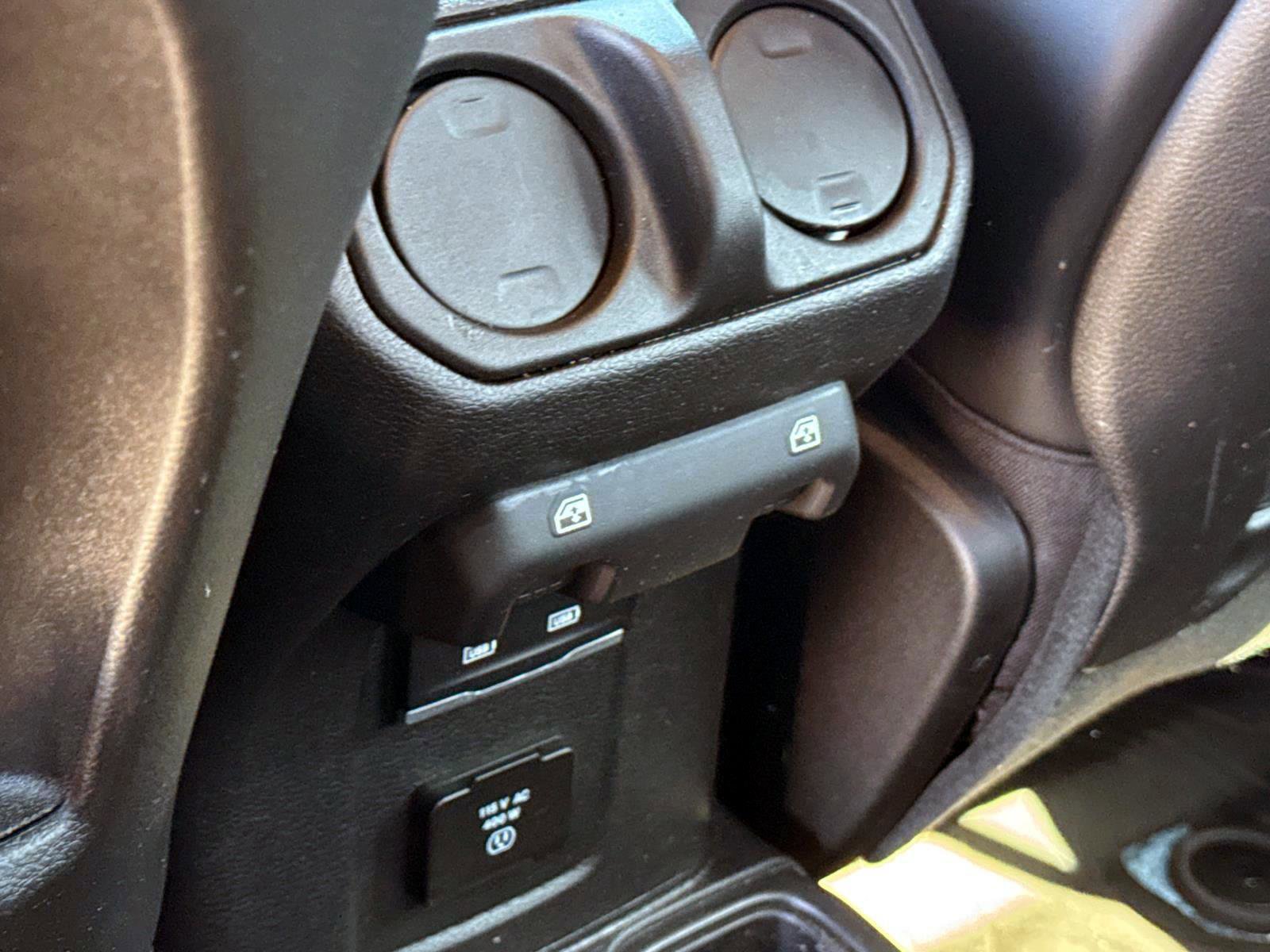 Used 2024 Jeep Gladiator Rubicon AWD/4WD image 8