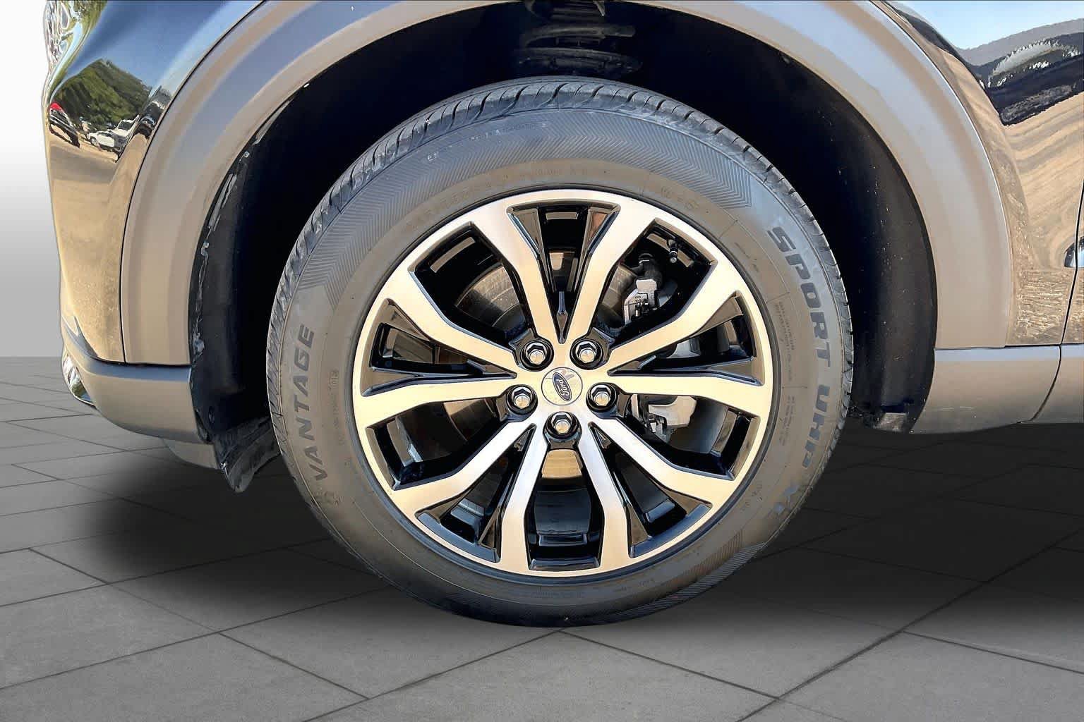 Certified 2025 Ford Explorer ST-Line AWD/4WD image 10