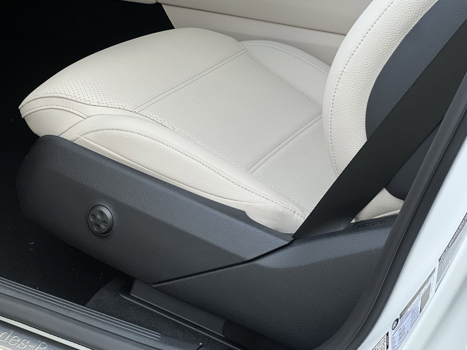 Certified 2026 Mercedes-Benz GLC 300 4MATIC image 12