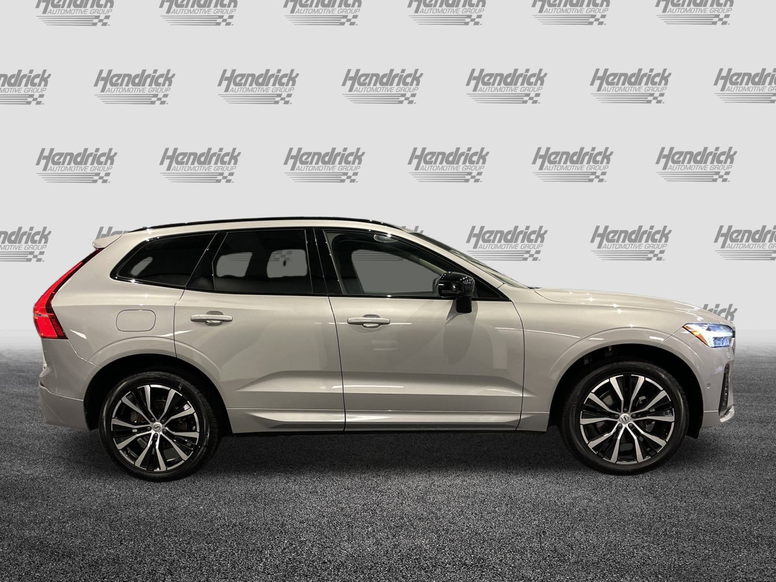 Used 2025 Volvo XC60 B5 Plus image 11