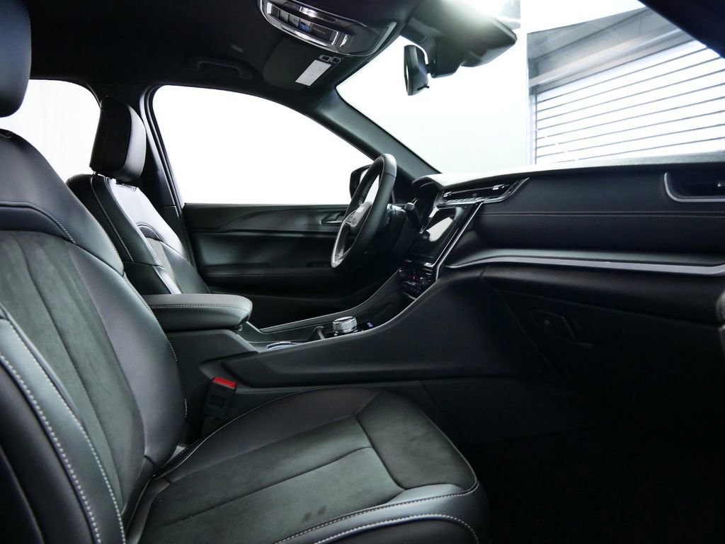 Certified 2024 Jeep Grand Cherokee Altitude image 23