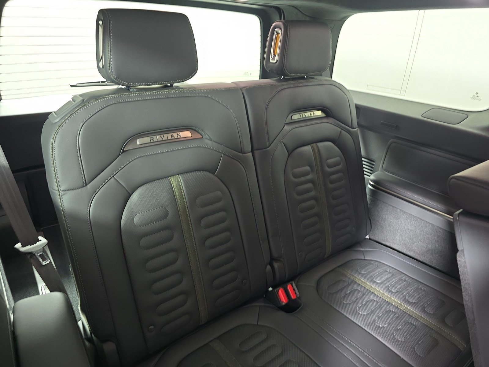 Used 2022 Rivian R1S Launch Edition AWD/4WD image 25