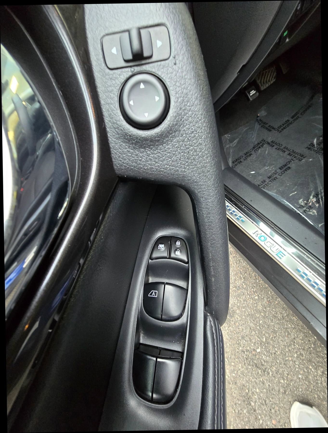 Used 2020 Nissan Rogue SV image 16