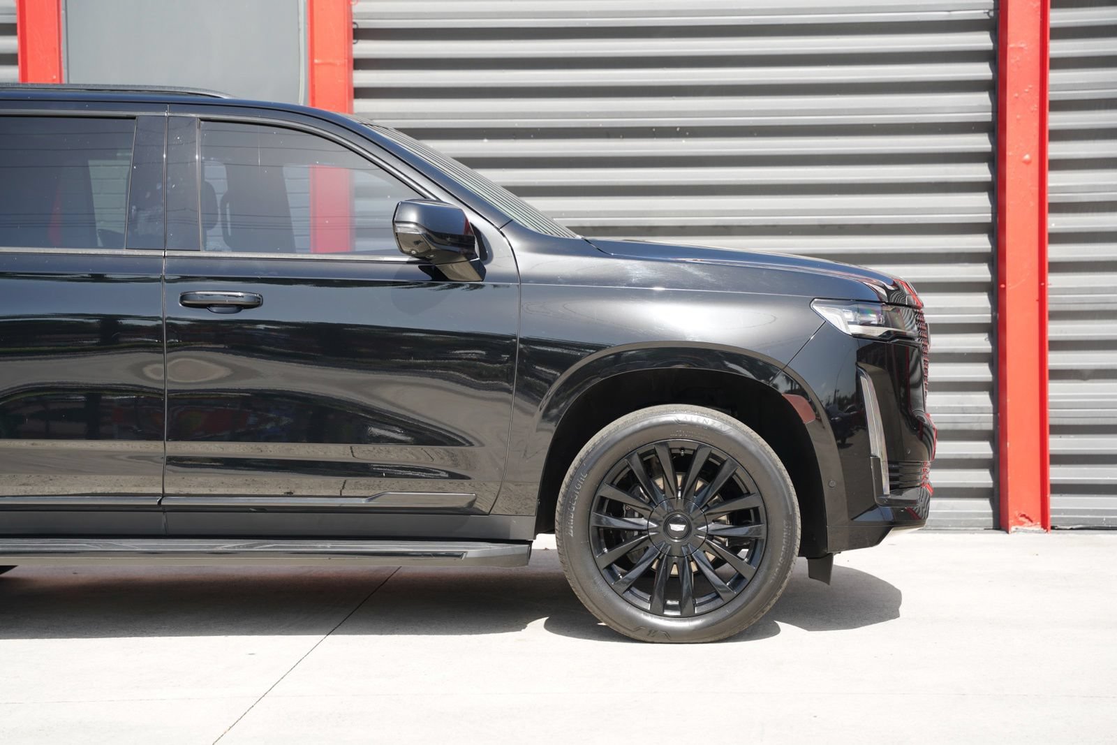Used 2023 Cadillac Escalade Premium Luxury RWD image 5