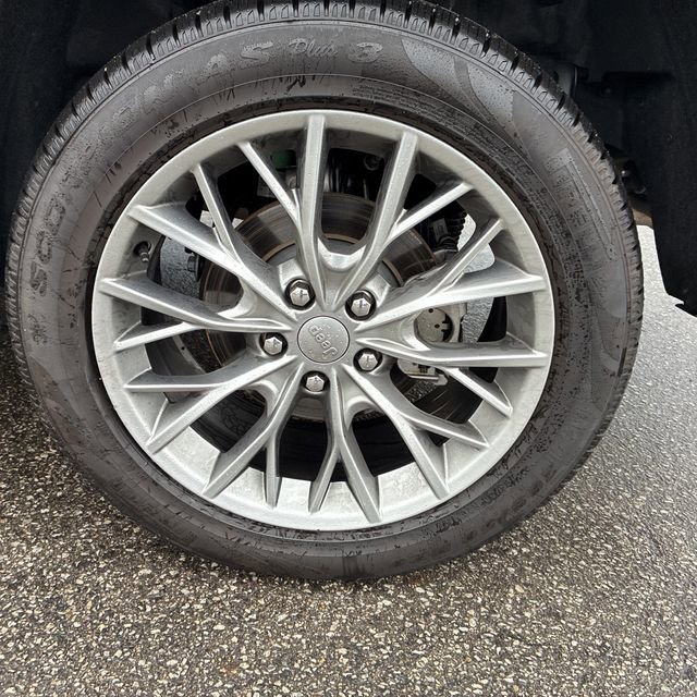 Used 2024 Jeep Grand Cherokee Summit image 10