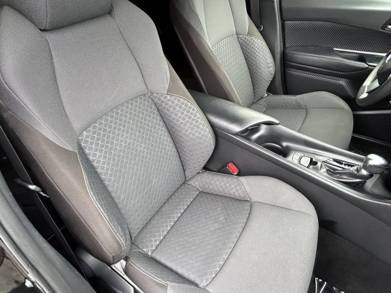 Used 2021 Toyota C-HR LE FWD image 10