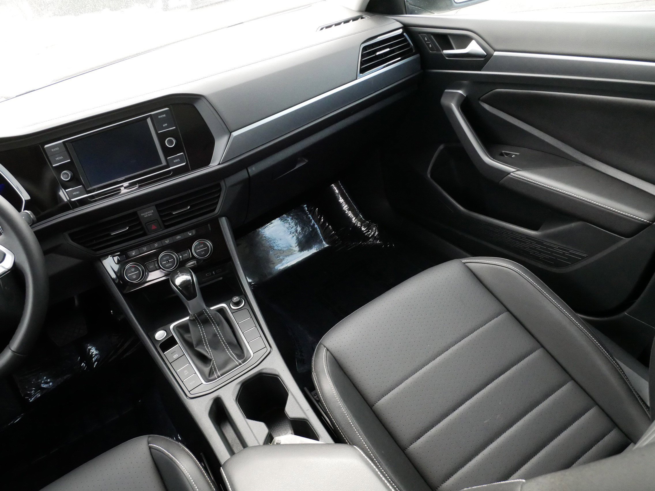 Certified 2022 Volkswagen Jetta SE w/ Panoramic Sunroof Package FWD image 11