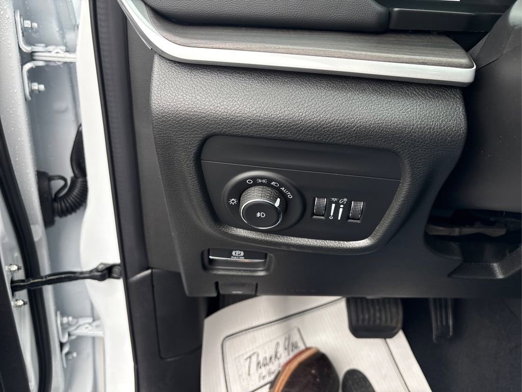 New 2026 Jeep Grand Cherokee L Limited image 15