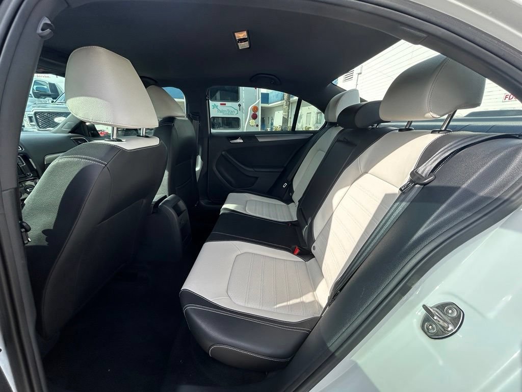 Used 2016 Volkswagen Jetta Sport FWD image 28