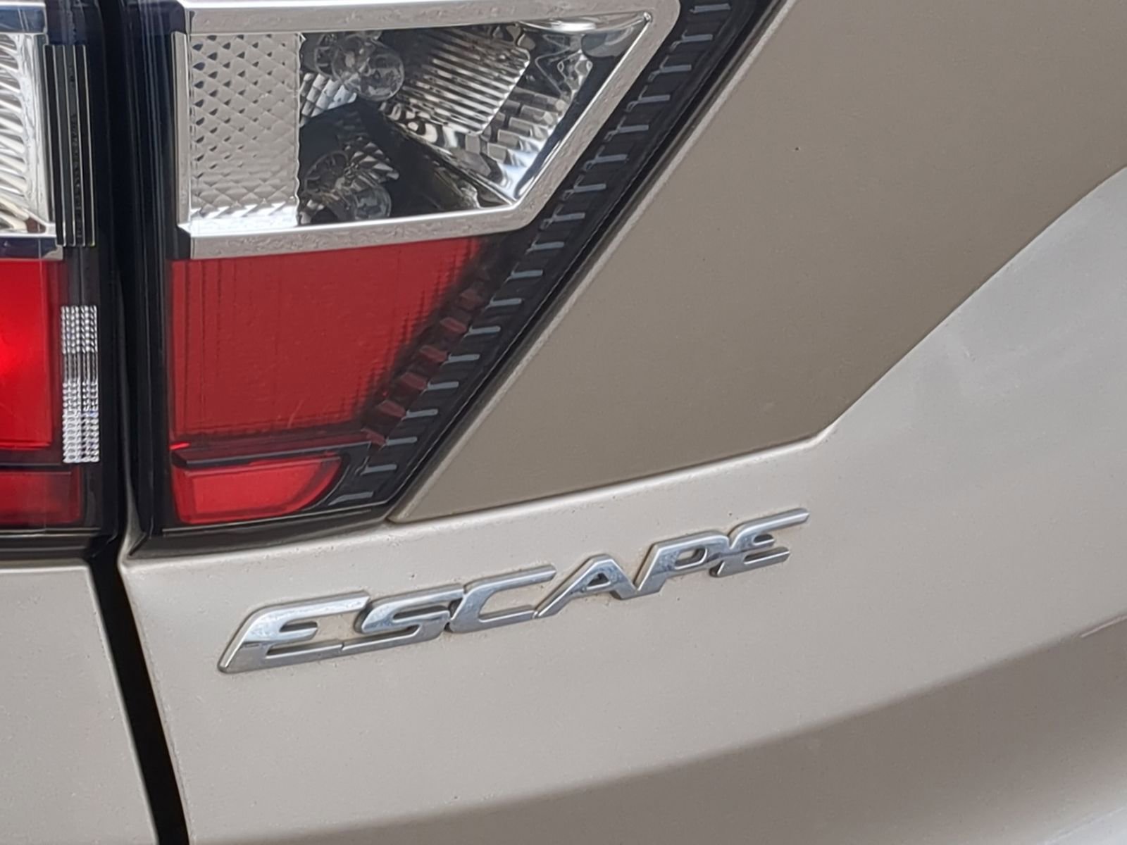 Used 2018 Ford Escape Titanium w/ Ford Safe & Smart Package image 18