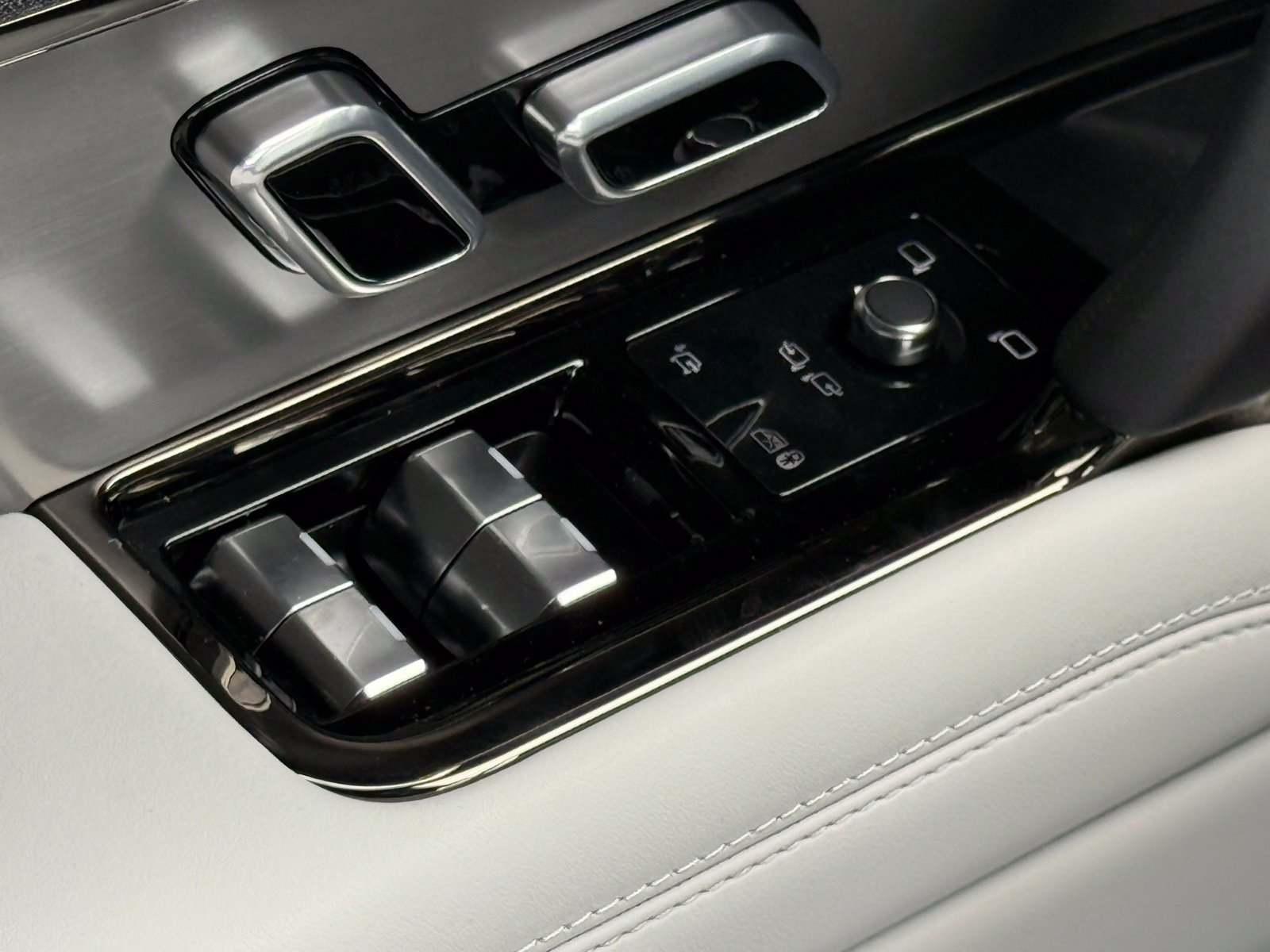 New 2026 Land Rover Range Rover Sport SE AWD/4WD image 34