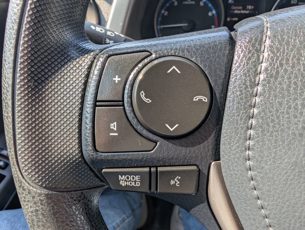 Used 2018 Toyota RAV4 LE AWD/4WD image 24