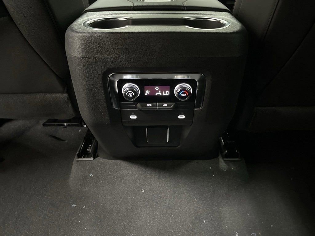 Used 2024 GMC Yukon XL SLT image 23