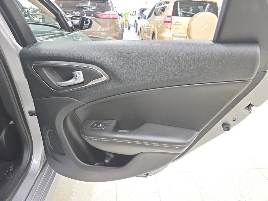 Used 2015 Chrysler 200 C w/ Navigation & Sound Group I image 15