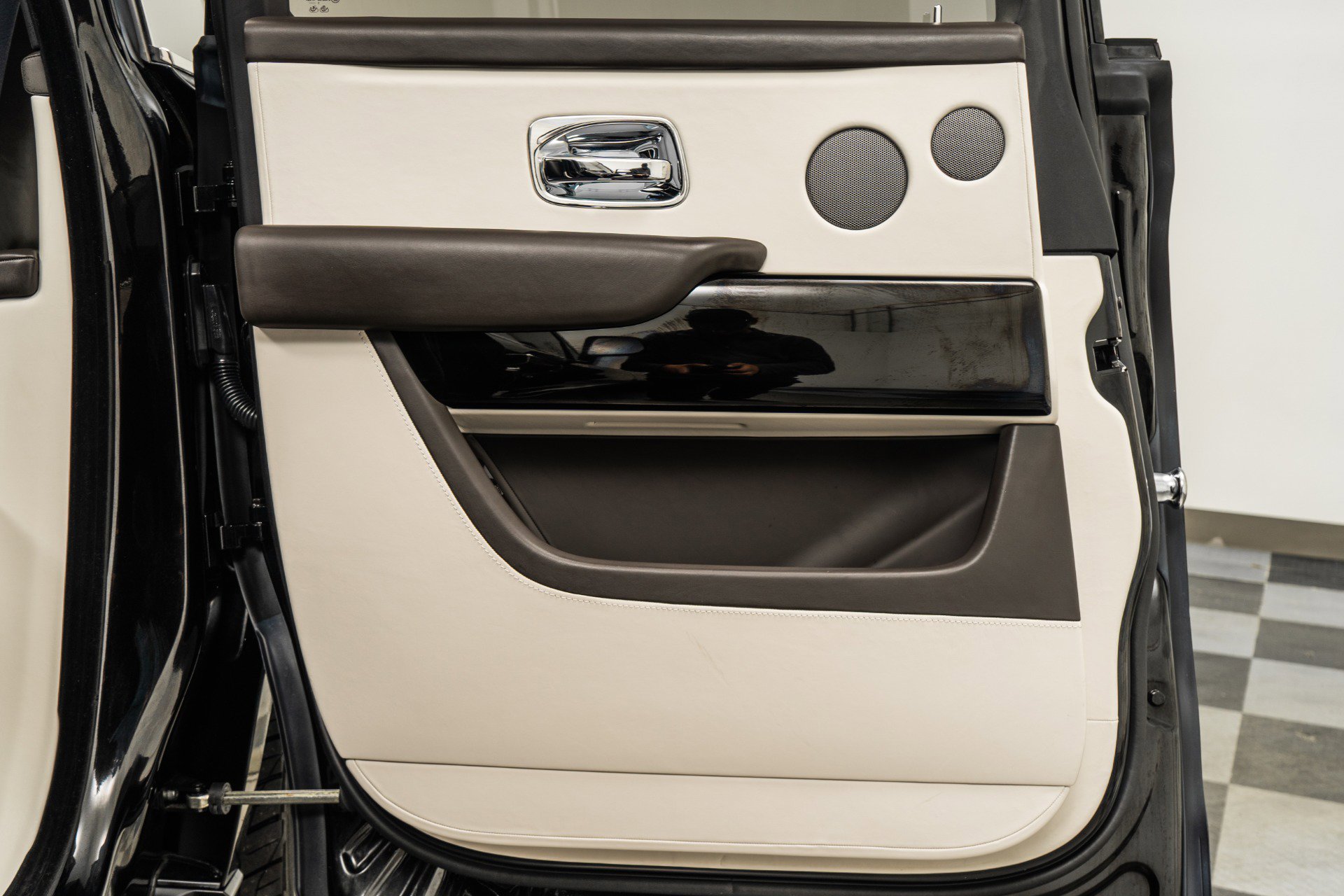 Used 2022 Rolls-Royce Cullinan image 38