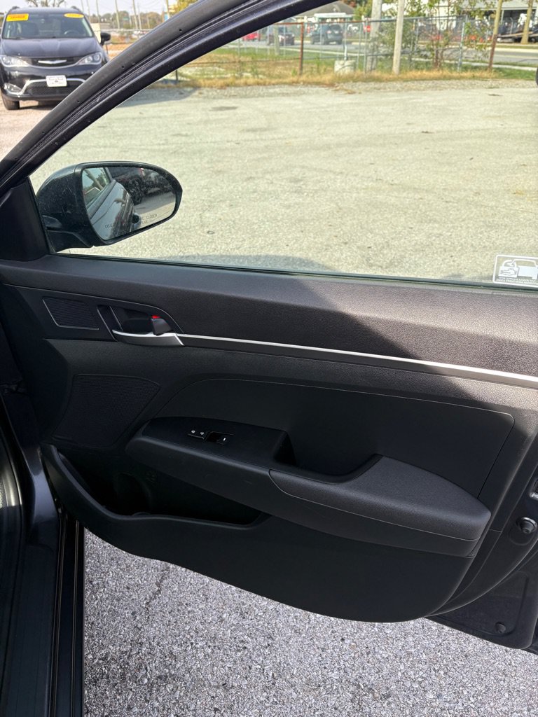 Used 2020 Hyundai Elantra SE w/ Cargo Package (C1) FWD image 15