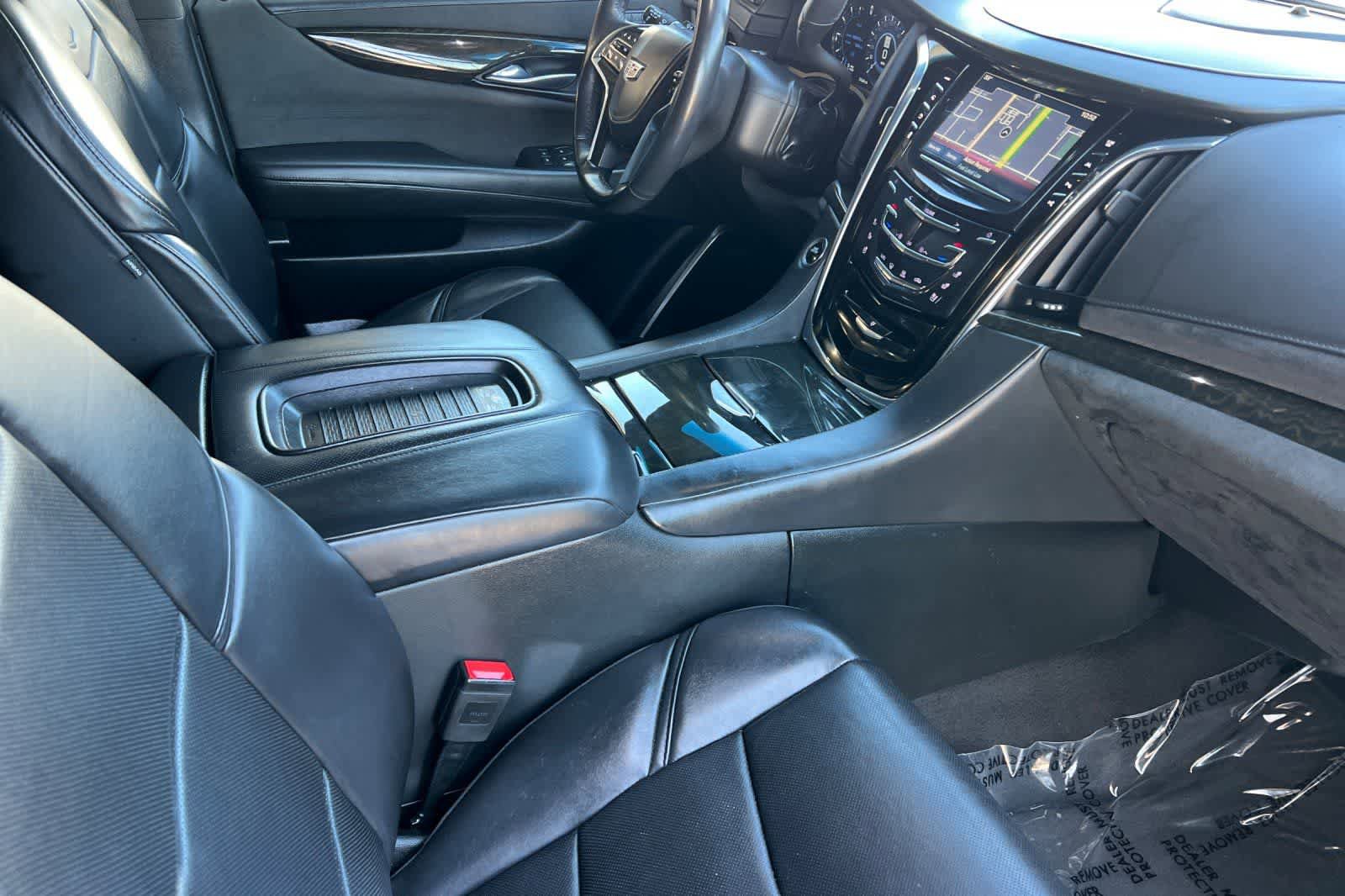 Used 2019 Cadillac Escalade Platinum AWD/4WD image 21