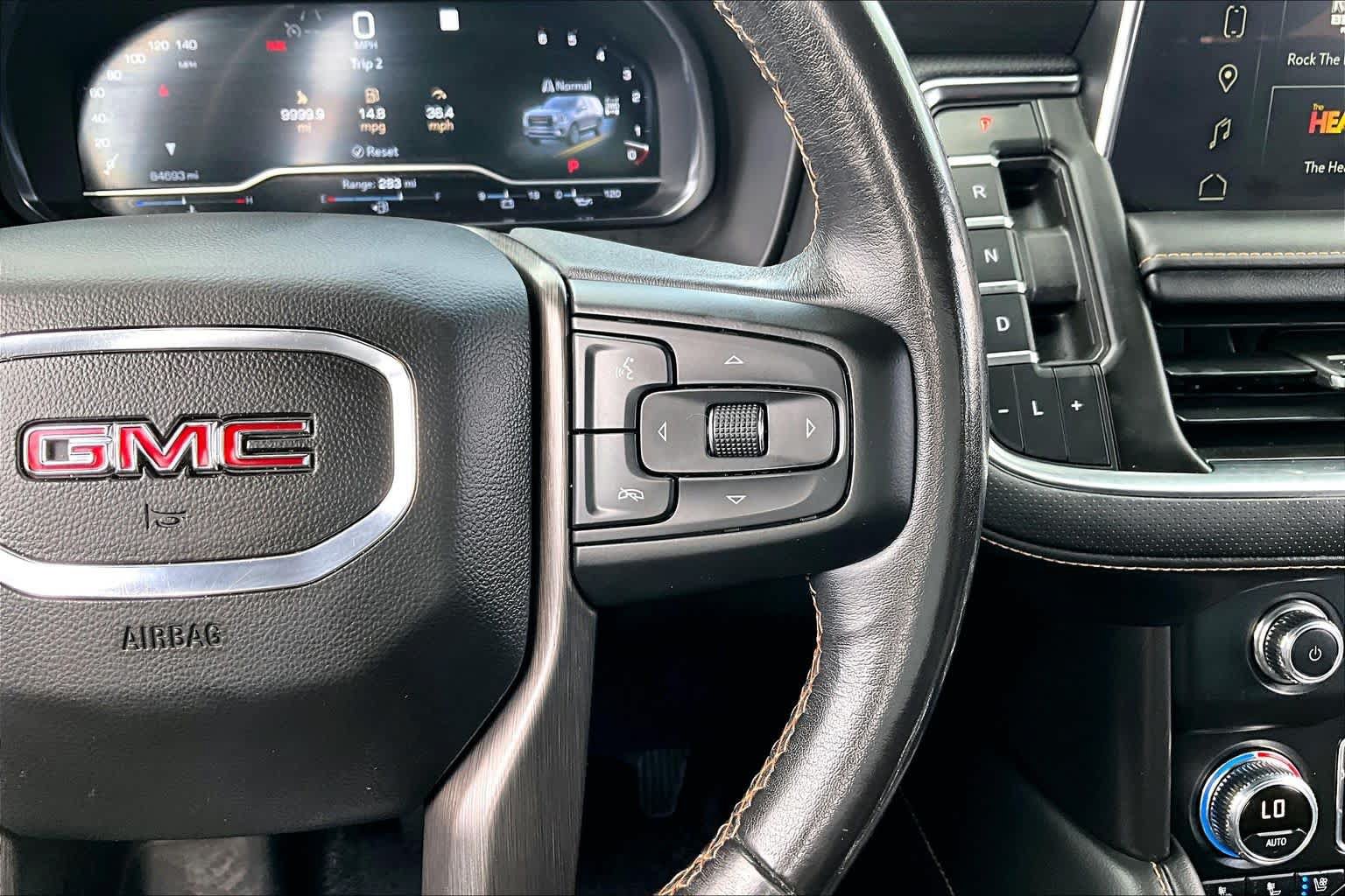 Used 2022 GMC Yukon XL AT4 AWD/4WD image 25