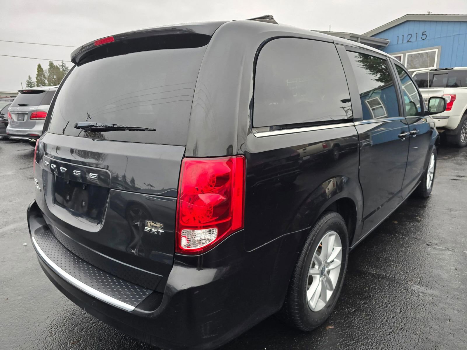 Used 2018 Dodge Grand Caravan SXT FWD image 5