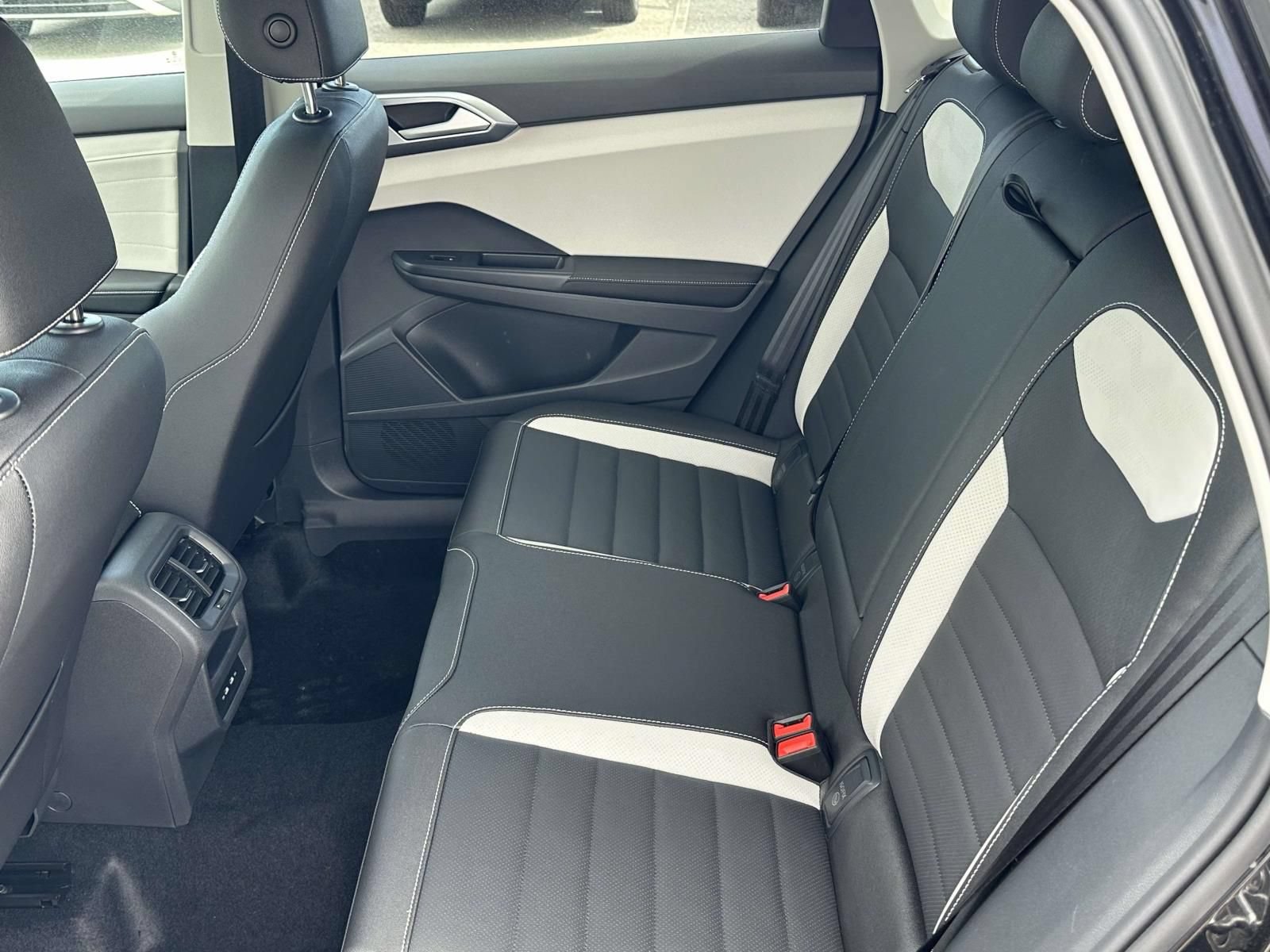 New 2026 Volkswagen Taos SEL AWD/4WD image 13