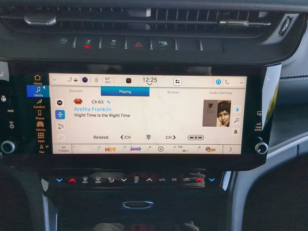 New 2026 Jeep Grand Cherokee Altitude image 16