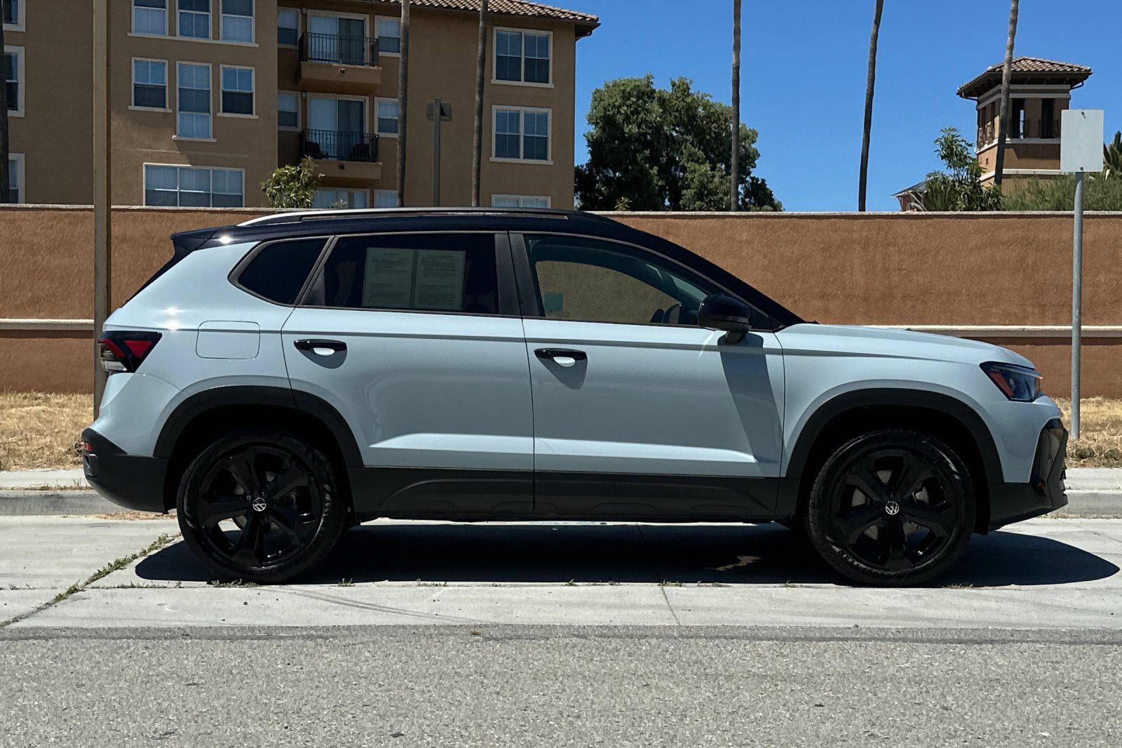 Certified 2026 Volkswagen Taos SE AWD/4WD image 3