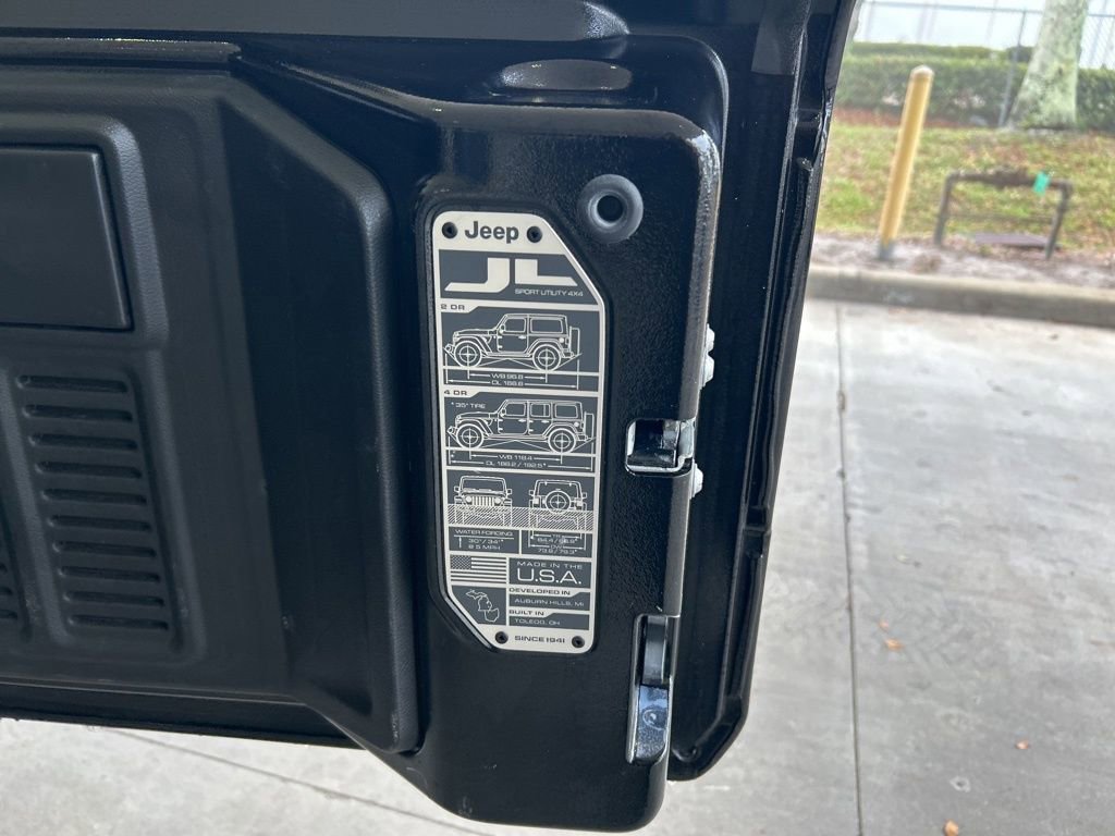 Used 2025 Jeep Wrangler Willys 4xe image 35