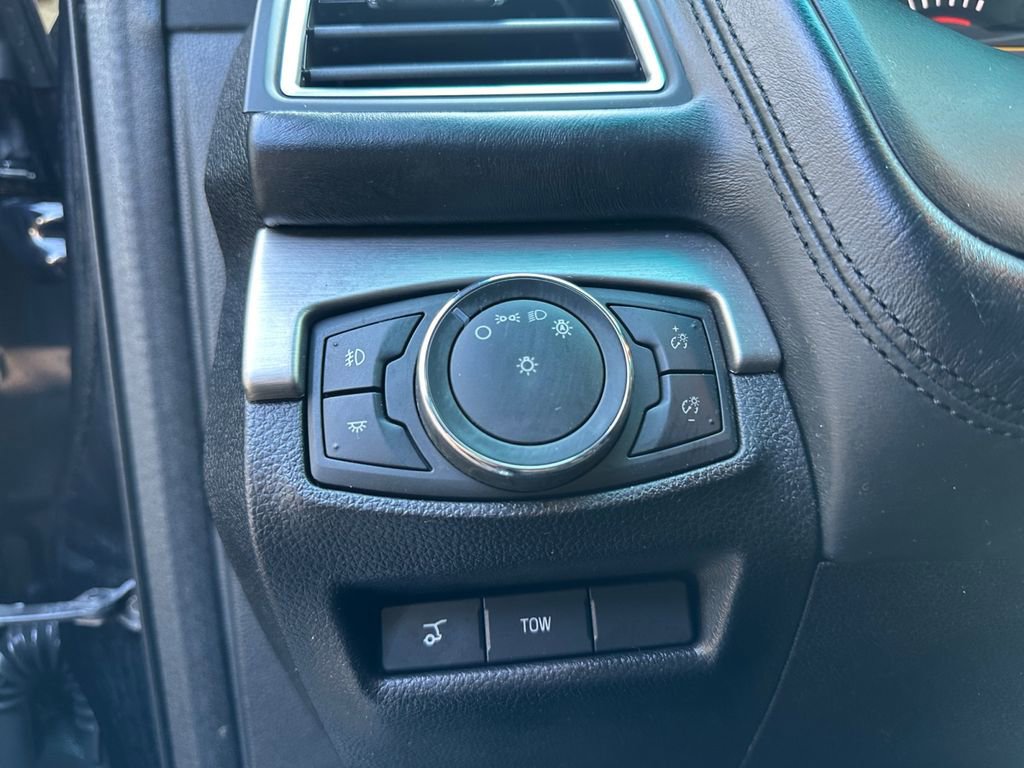 Used 2017 Ford Explorer Platinum image 44
