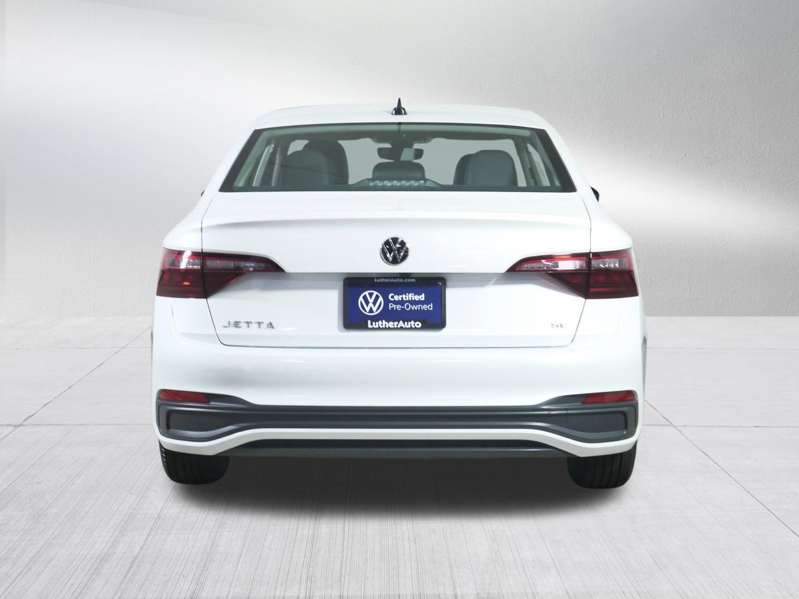 Certified 2022 Volkswagen Jetta SE w/ Panoramic Sunroof Package image 6