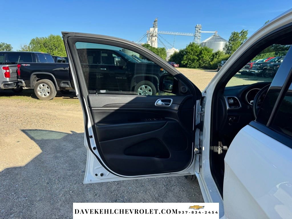 Used 2018 Jeep Grand Cherokee Altitude AWD/4WD image 9