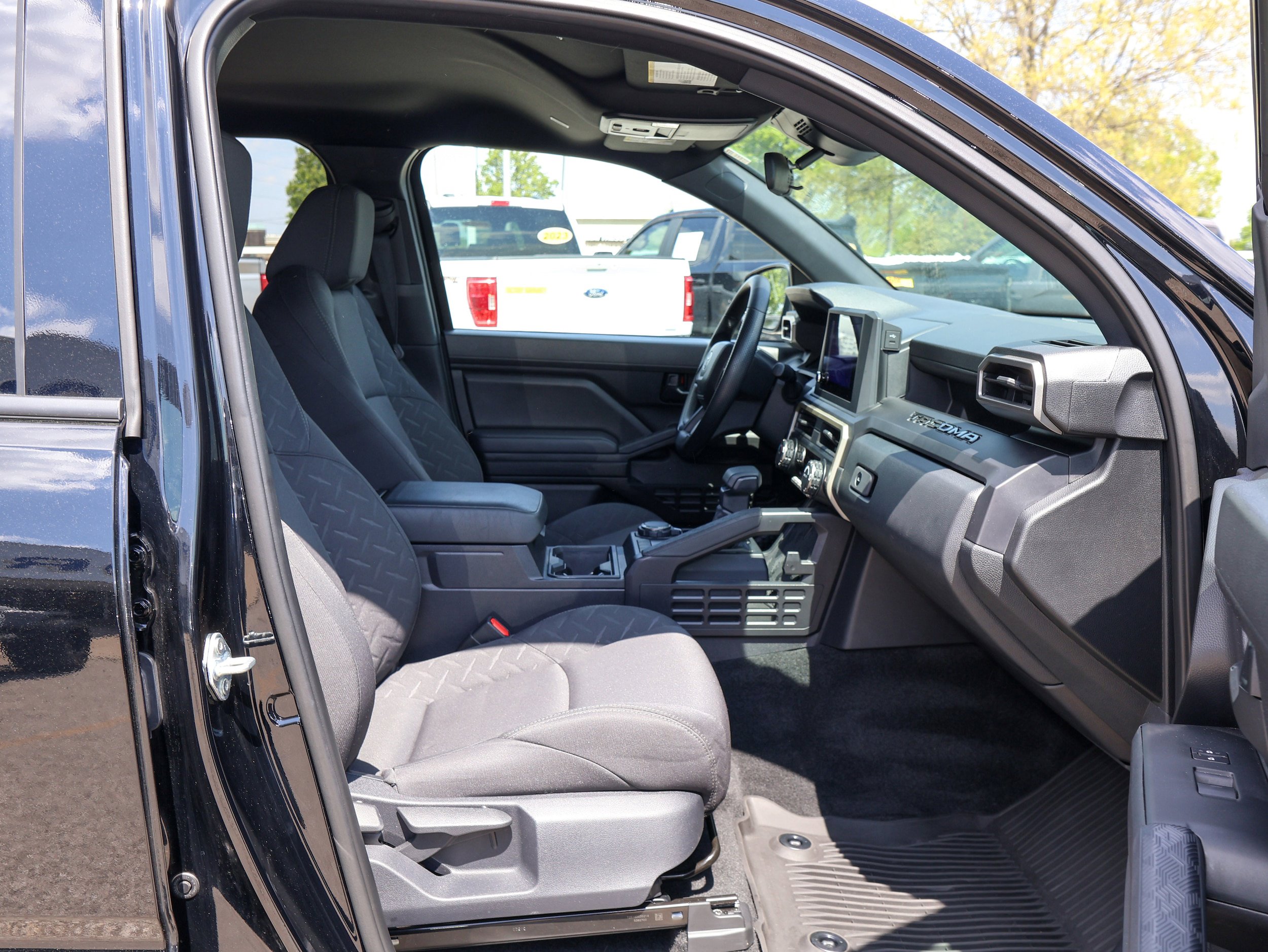 Used 2025 Toyota Tacoma SR w/ SR Upgrade Package AWD/4WD image 27