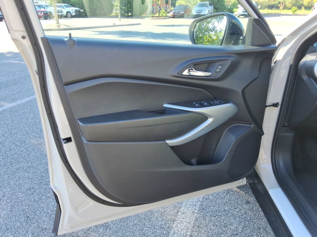 New 2026 Chevrolet Trax RS w/ Sunroof Package FWD image 19