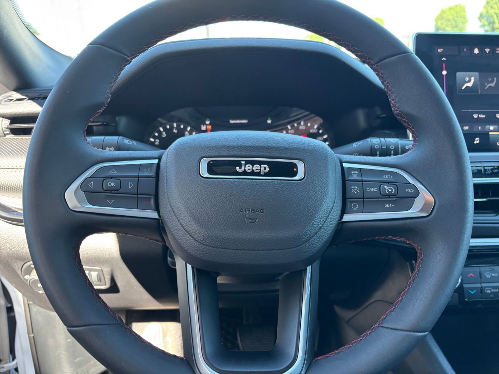 Used 2025 Jeep Compass Trailhawk AWD/4WD image 27