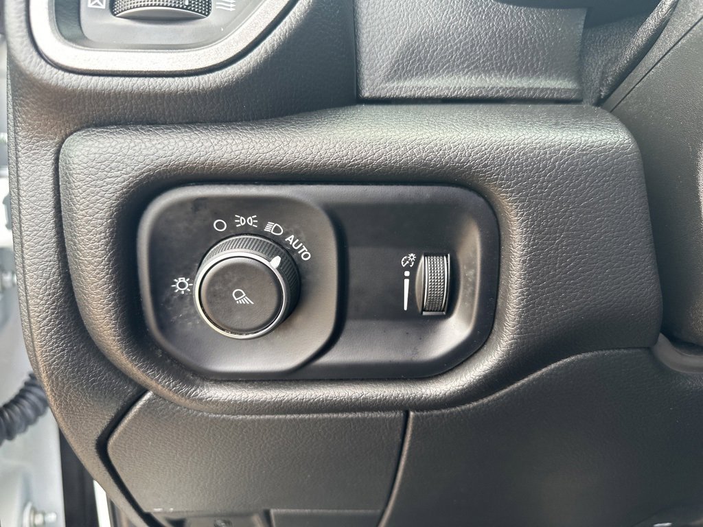 Used 2024 RAM 2500 Tradesman w/ Chrome Appearance Group image 12