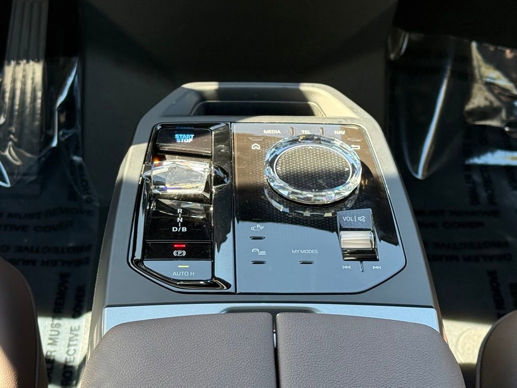 Used 2025 BMW iX xDrive50 w/ Premium Package image 15
