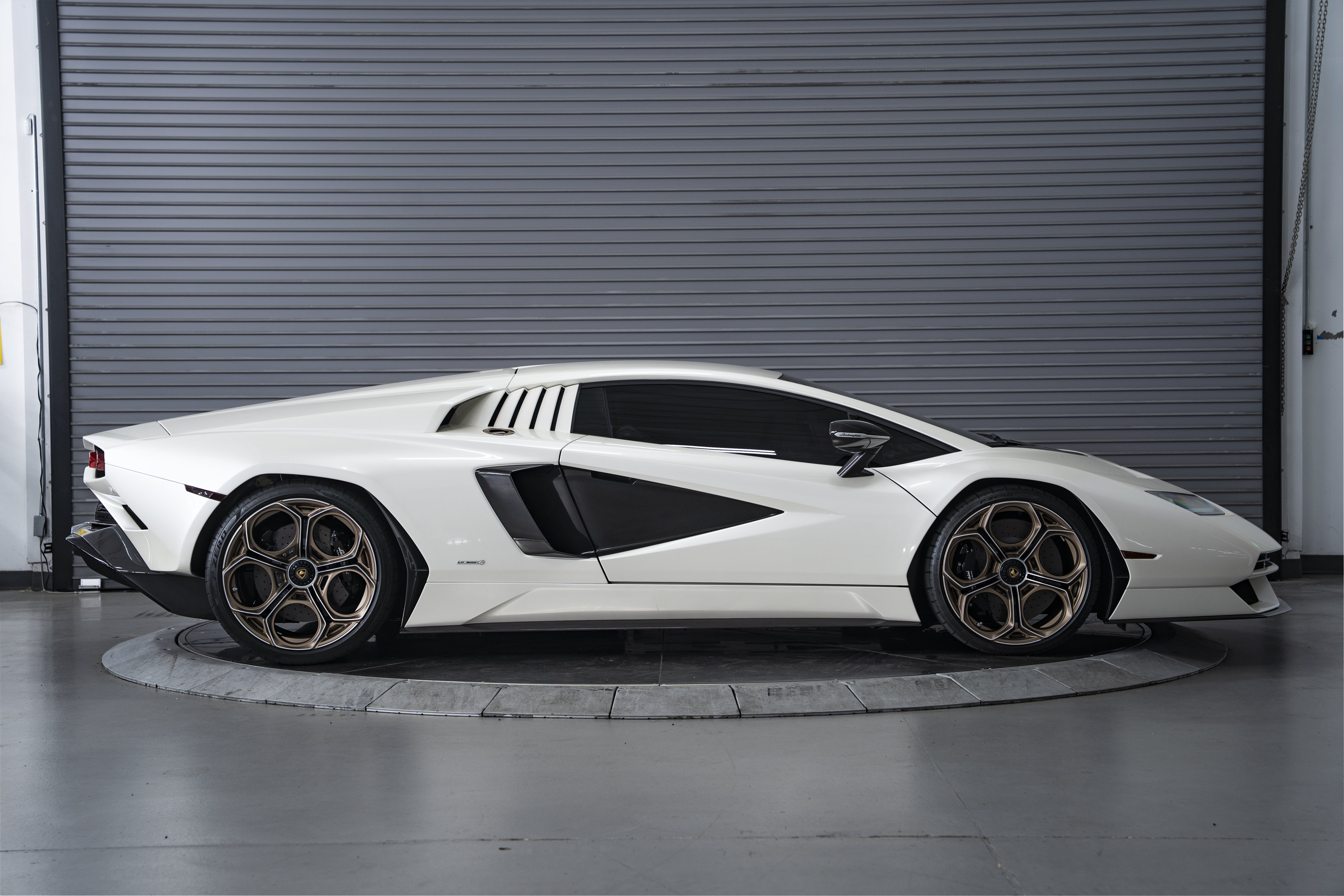Used 2022 Lamborghini Aventador Countach AWD/4WD image 6