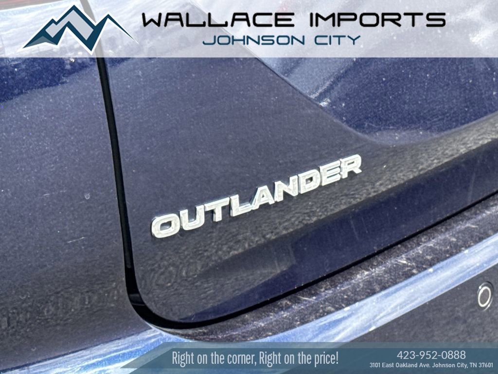 Used 2023 Mitsubishi Outlander SE image 12