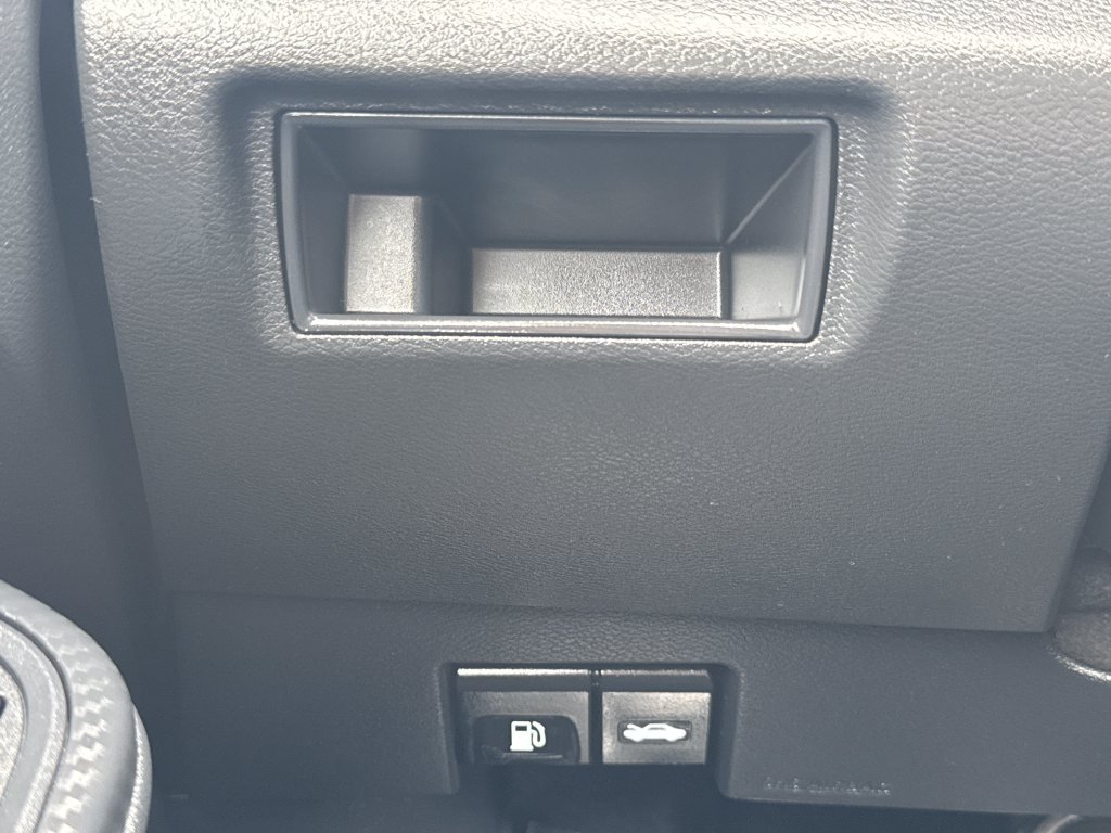 Used 2025 Nissan Versa SV FWD image 29