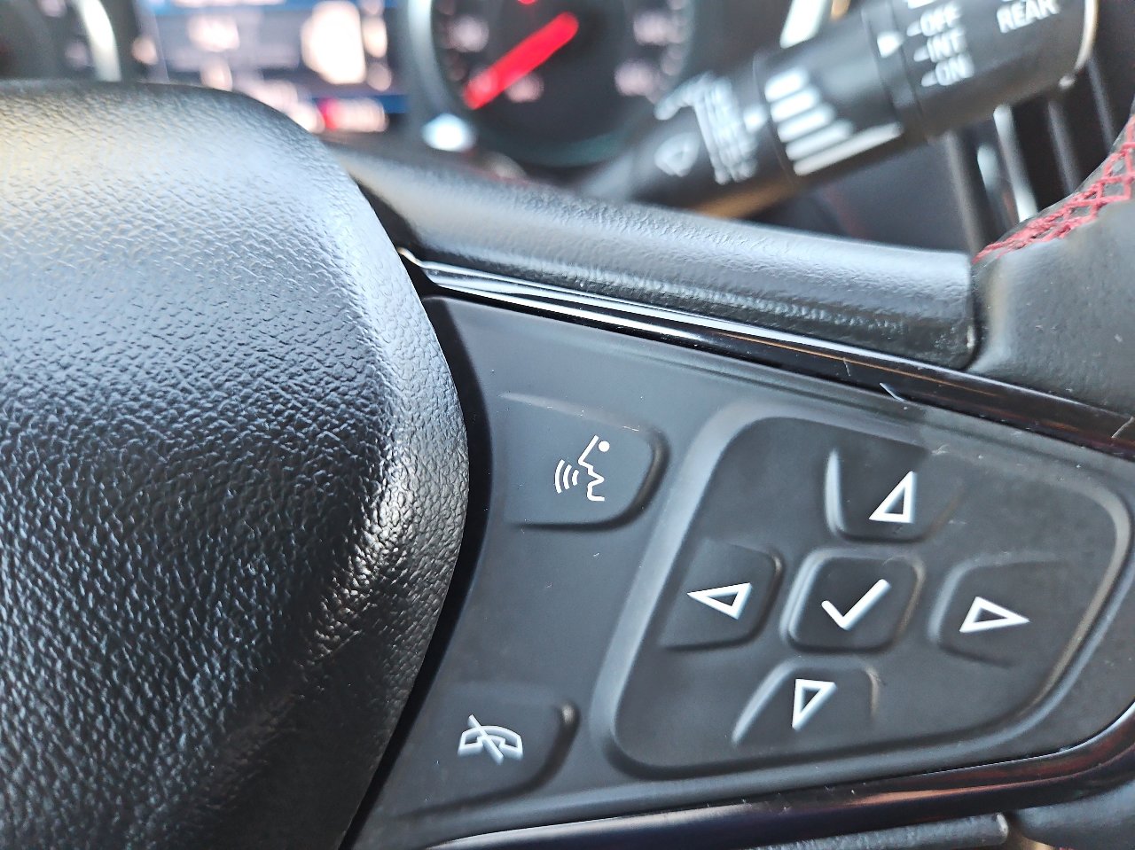 Used 2023 Chevrolet Equinox RS image 28