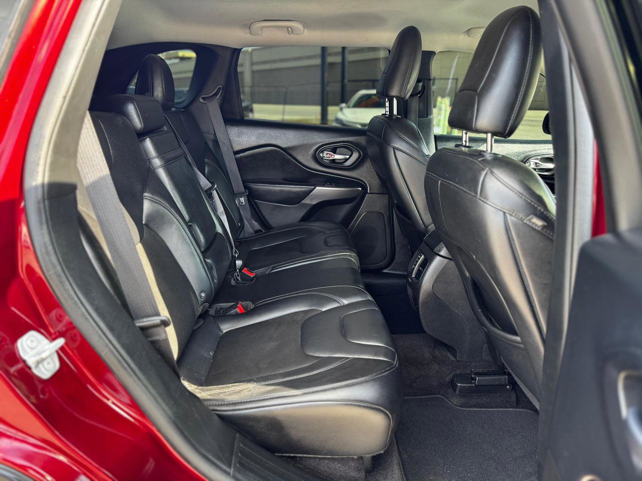 Used 2019 Jeep Cherokee Latitude Plus FWD image 9