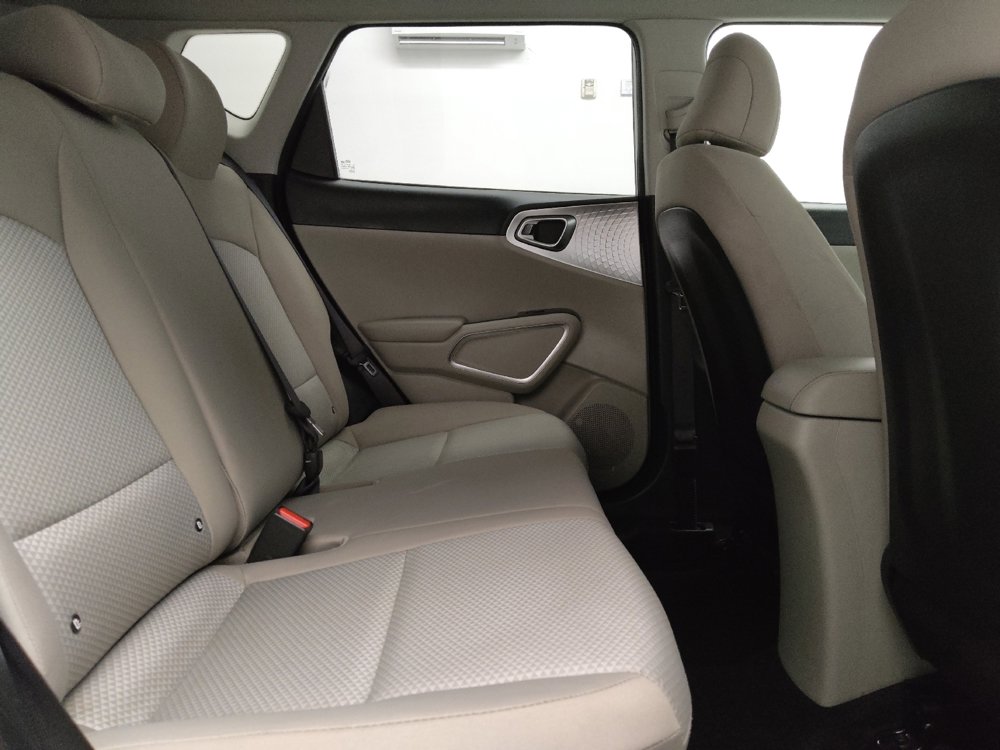 Used 2023 Kia Soul LX FWD image 19