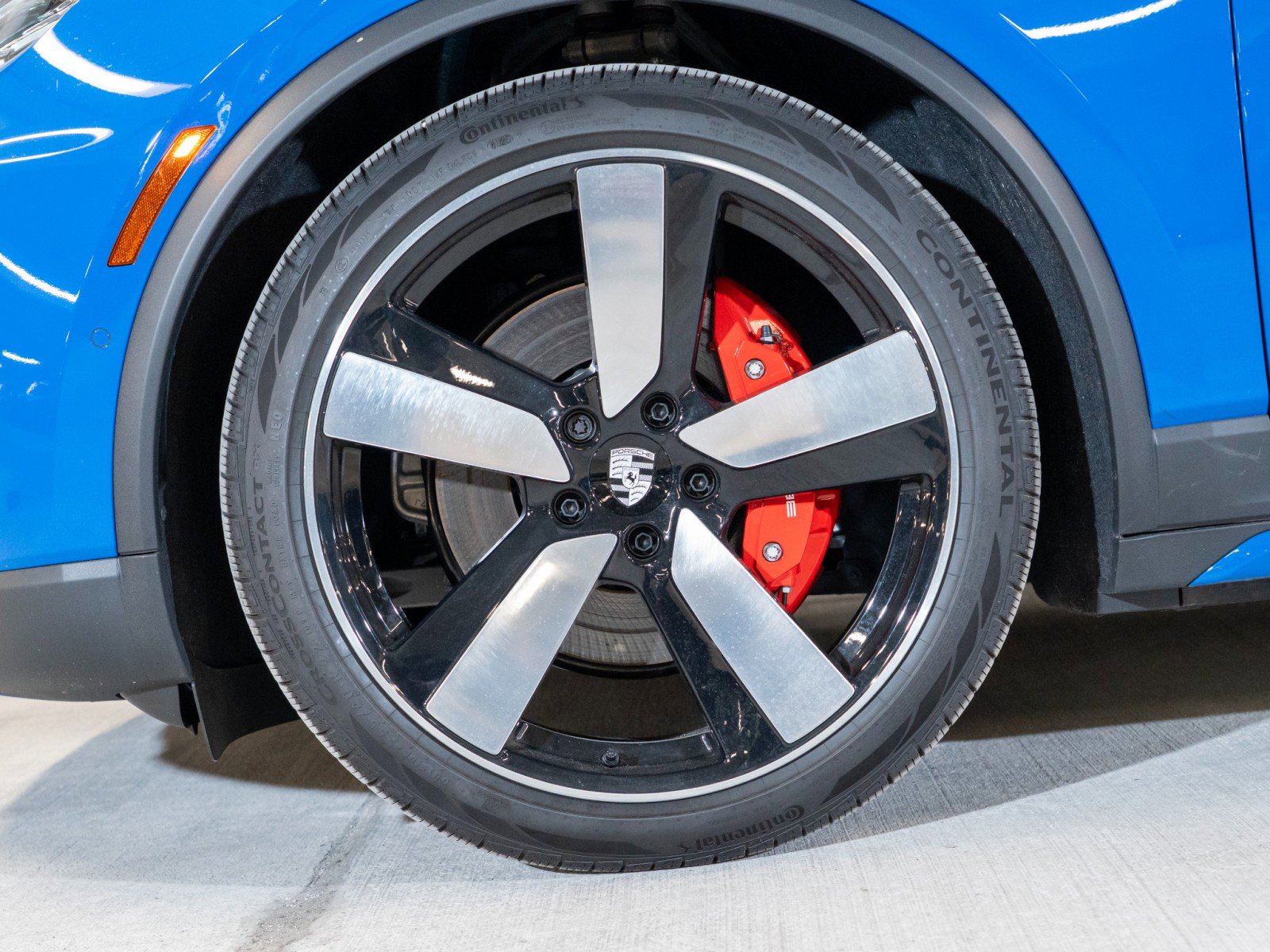 New 2026 Porsche Macan 4S Electric AWD/4WD image 11