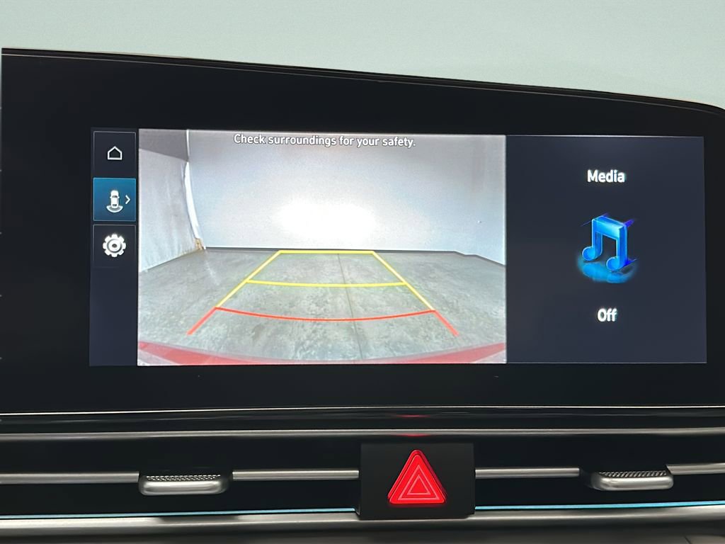 Used 2025 Hyundai Elantra SEL image 25