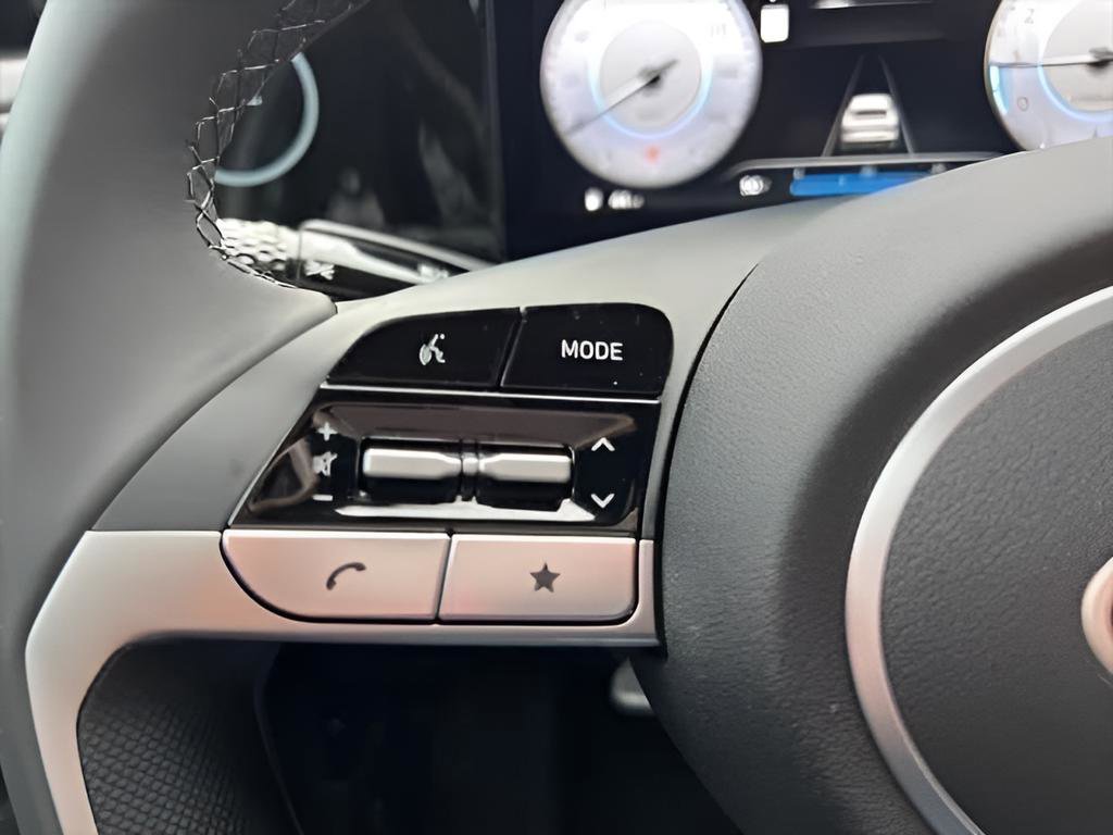 Used 2025 Hyundai Elantra Sport image 14